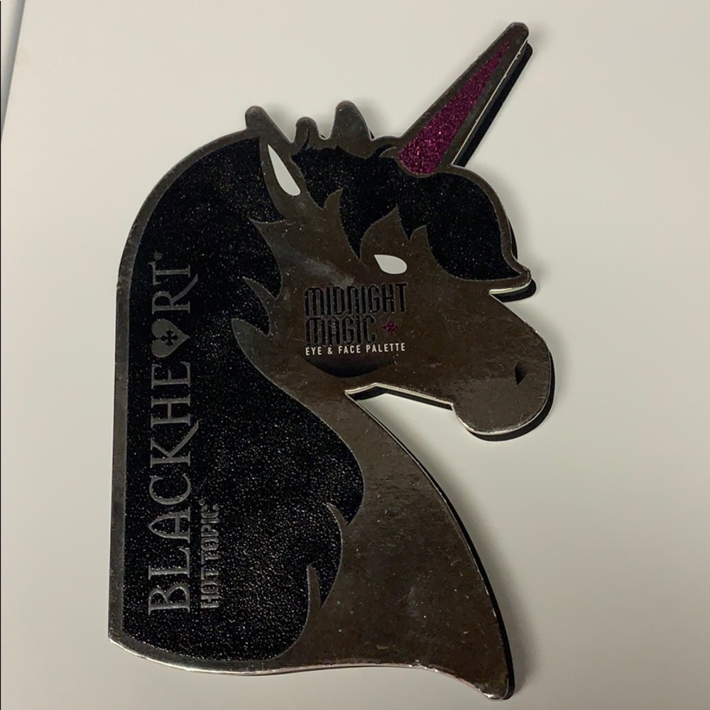 Black heart midnight magic eyeshadow palette